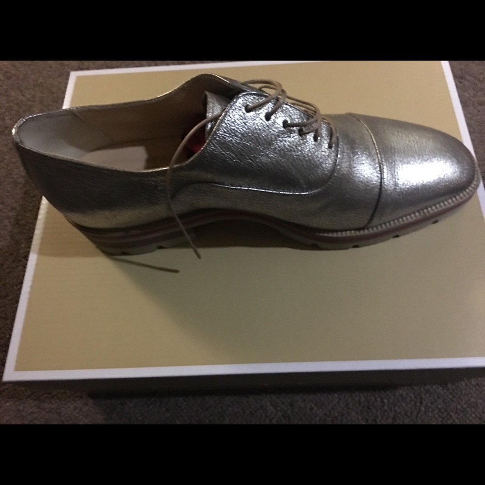 Christian Louboutin roche silver flats new